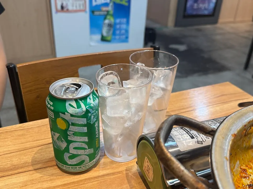 A glass of Sprite packed with ice