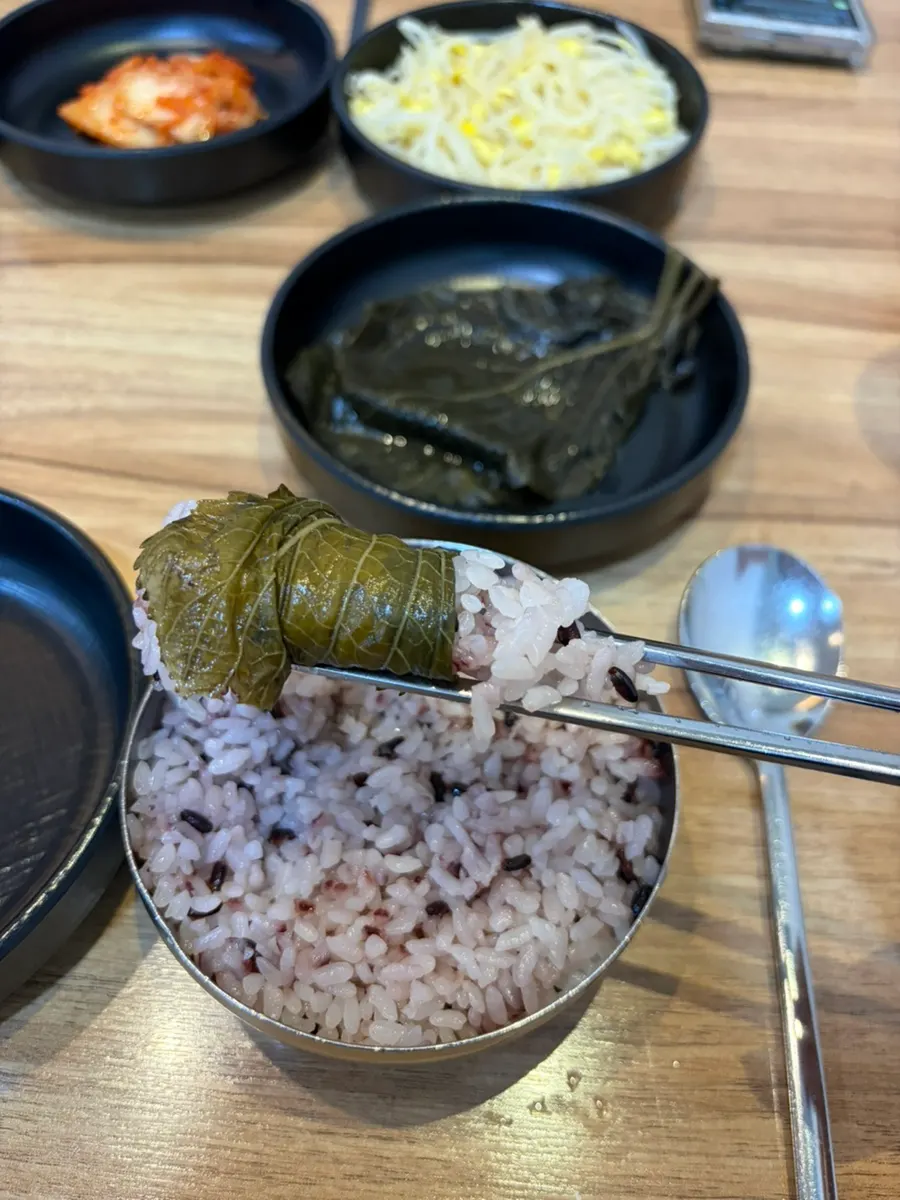 깻잎에 싸 먹는 밥 한 쌈