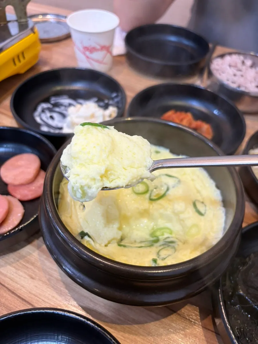 부풀어 오른 뚝배기 계란찜