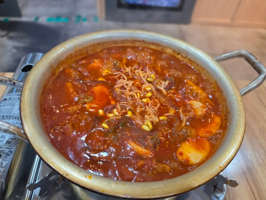 콩나물을 추가해 넣은 매운갈비찜