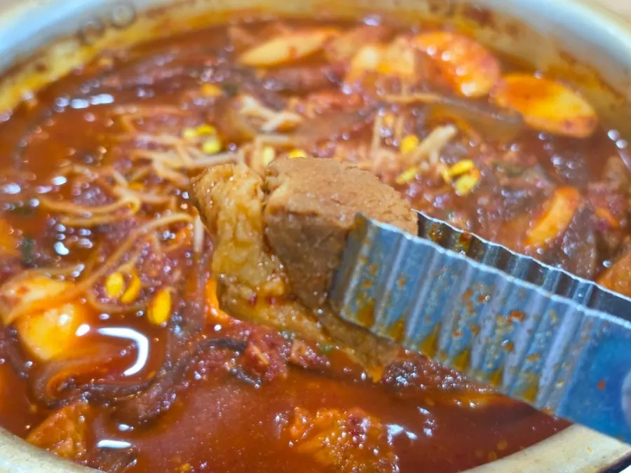 달콤짭조름한 양념이 밴 갈비찜
