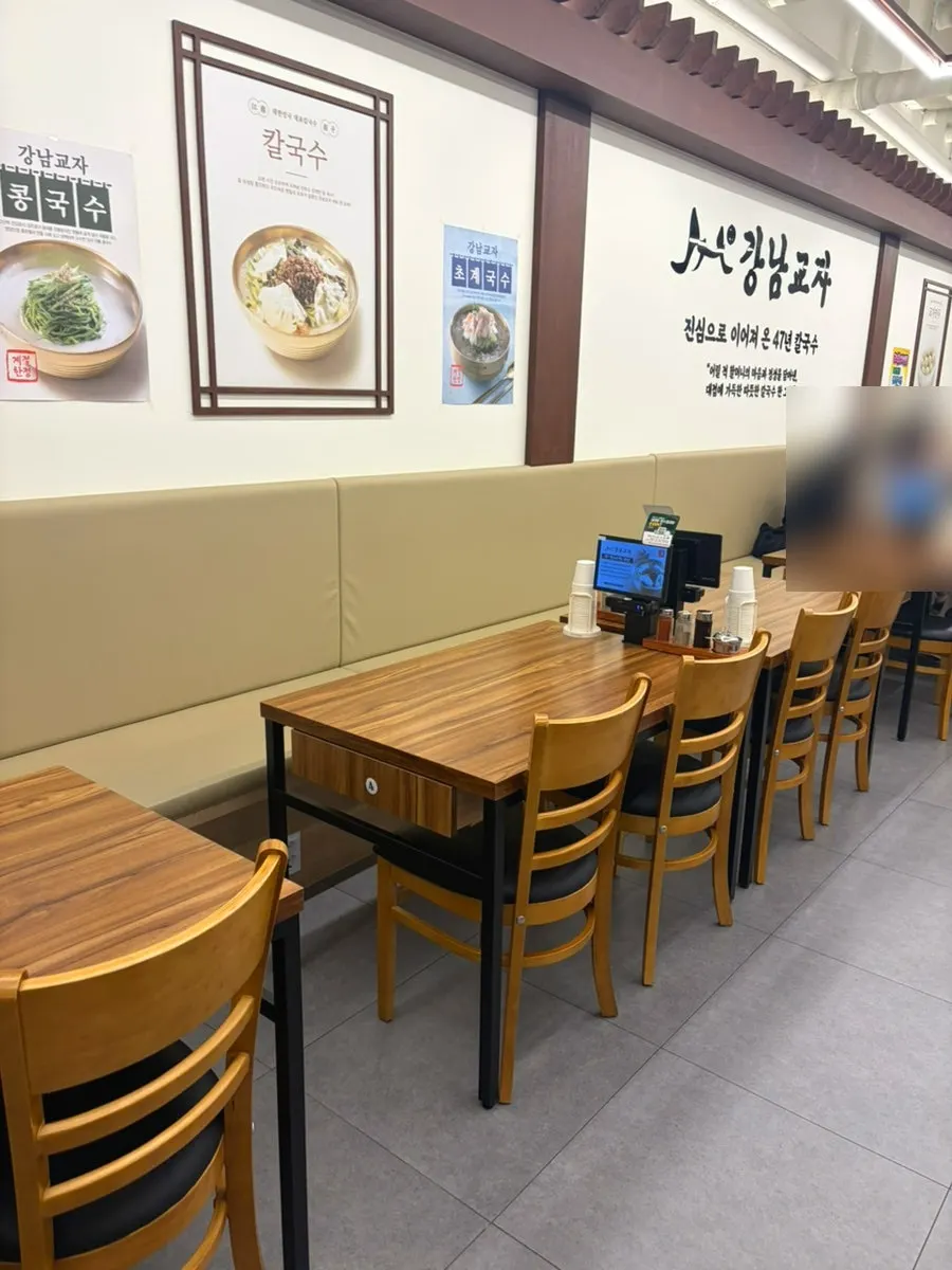 Restaurant seating with solo seats and 4-person tables