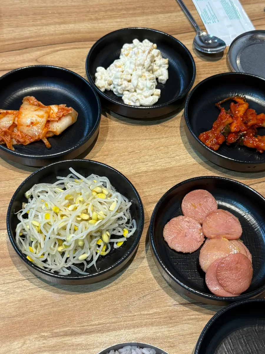 Basic side dishes set before the galbijjim arrives