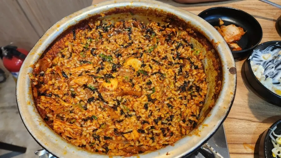 Fried rice stir-fried in the galbijjim sauce