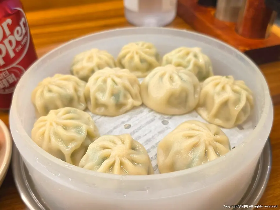 Table set with kalguksu and dumplings together