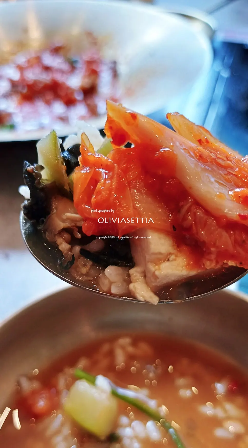 푸짐하게 담긴 두부김치 고기 구성