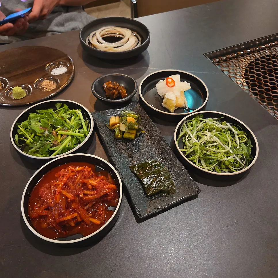 Basic side dishes served with the meat