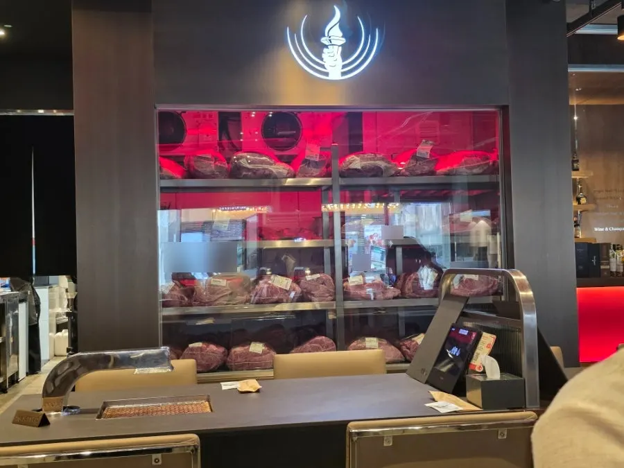 Private-room seating at Sutbul Seonghwa