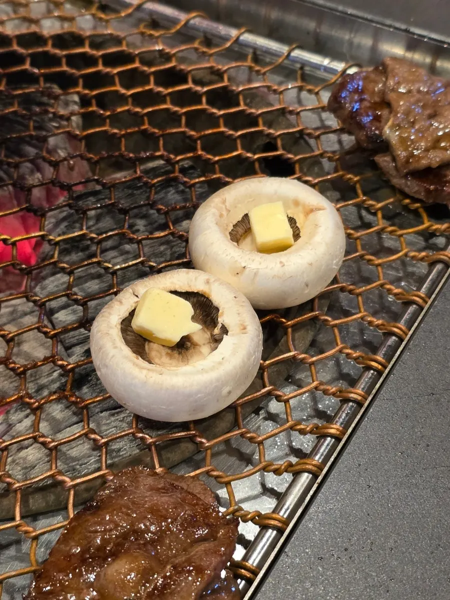 Grilled beef served with salt