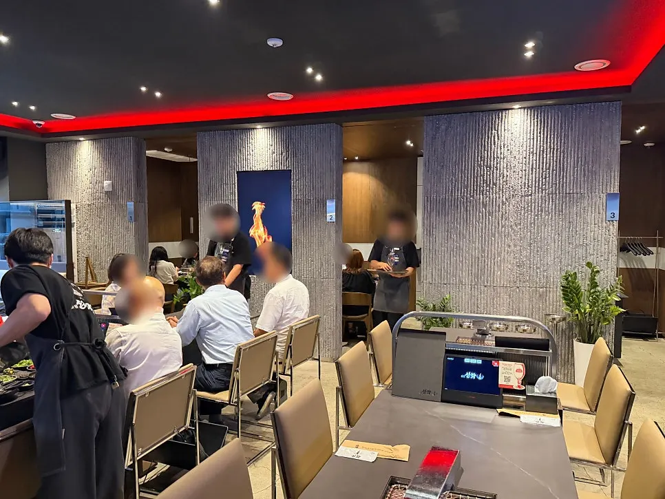 Bar-table seating inside Sutbul Seonghwa