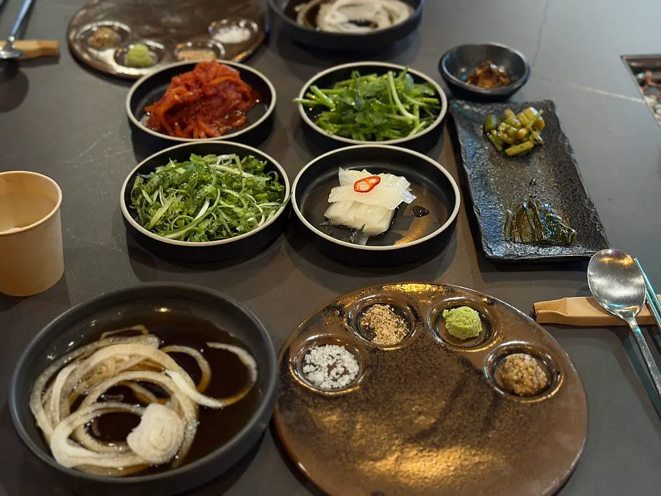 Seonghwa mixed platter with sirloin and seasoned rib finger