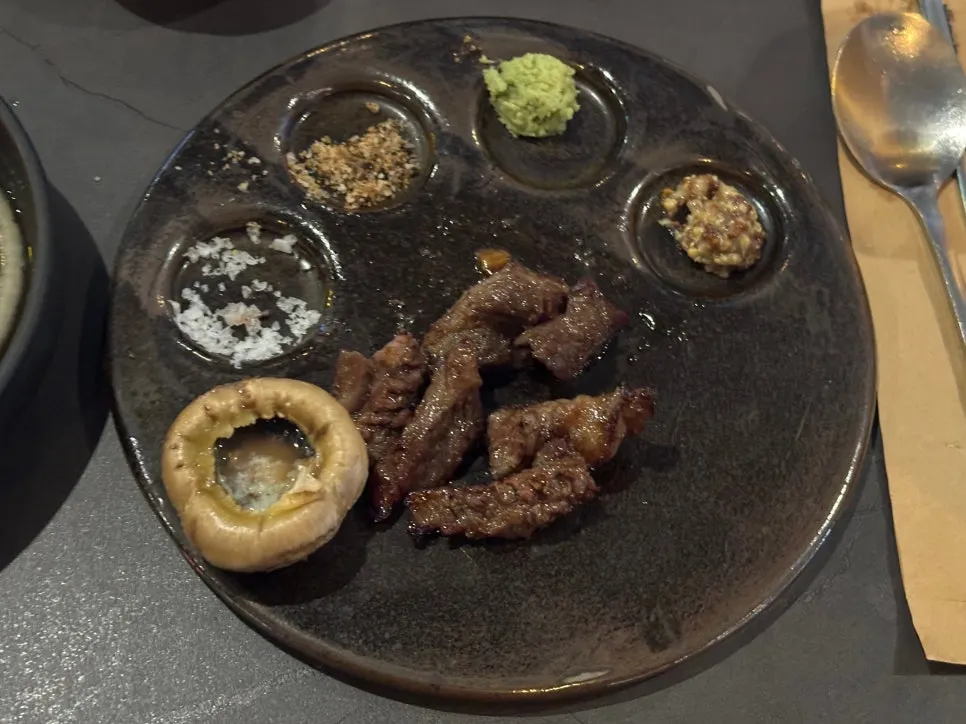 불판에 올린 와인양념늑간살