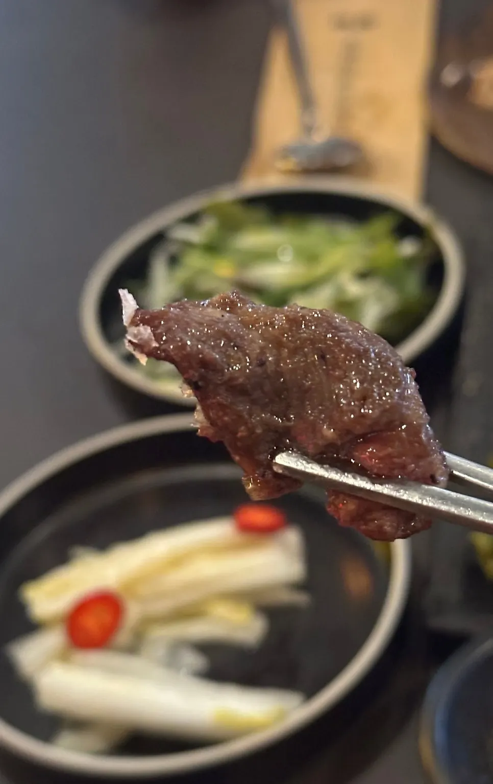 와인양념늑간살과 밑반찬 곁들임