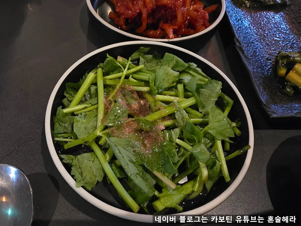 숯불성화의 다양한 기본찬 구성