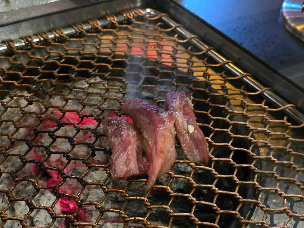 와인양념늑간살 숯불구이 메뉴