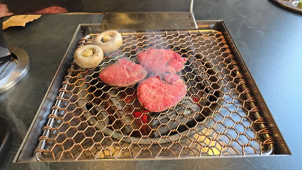 마블링이 촘촘한 등심과 와인양념늑간살