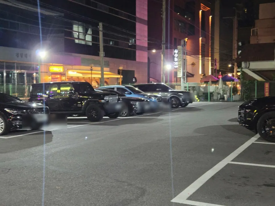 Valet-only parking area next to Sutbul Seonghwa