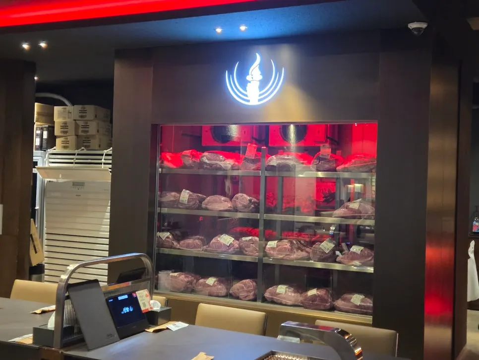 Sutbul Seonghwa's dining hall with generously spaced tables