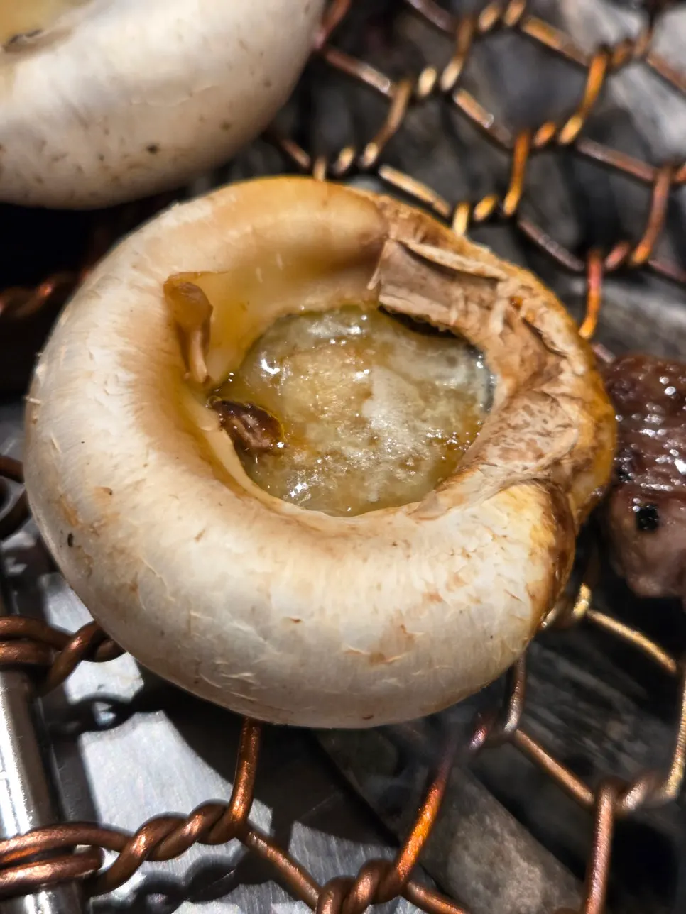 Charcoal-grilled hanwoo dipped in sauce