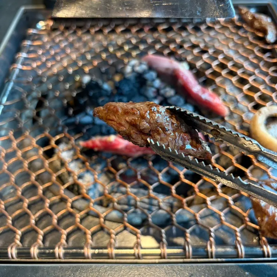 육즙이 도는 와인양념늑간살 클로즈업