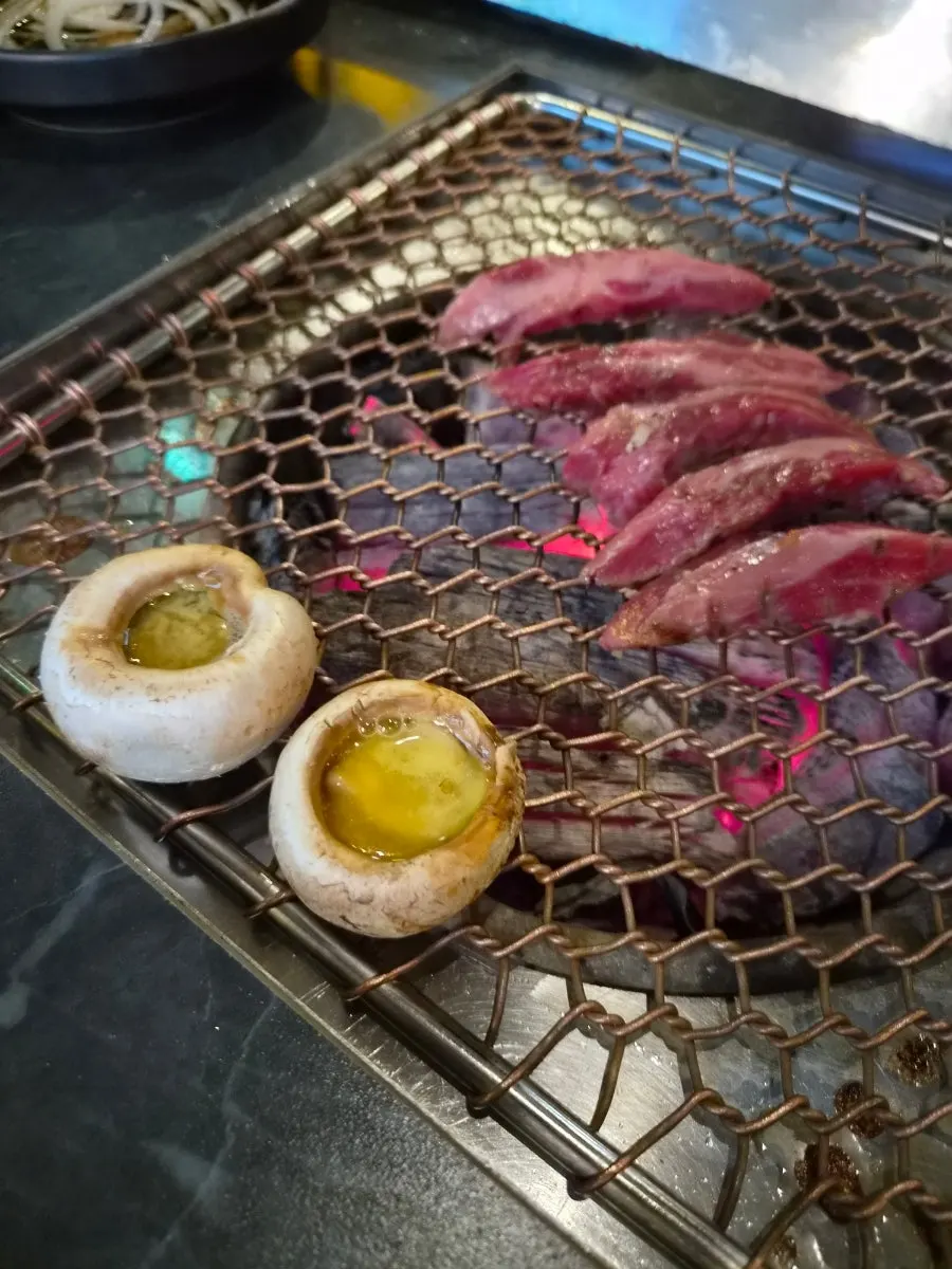 숯불에 굽는 양념 늑간살