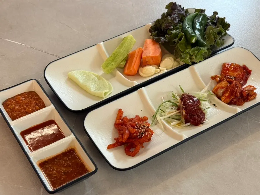 Basic side dishes served with bossam