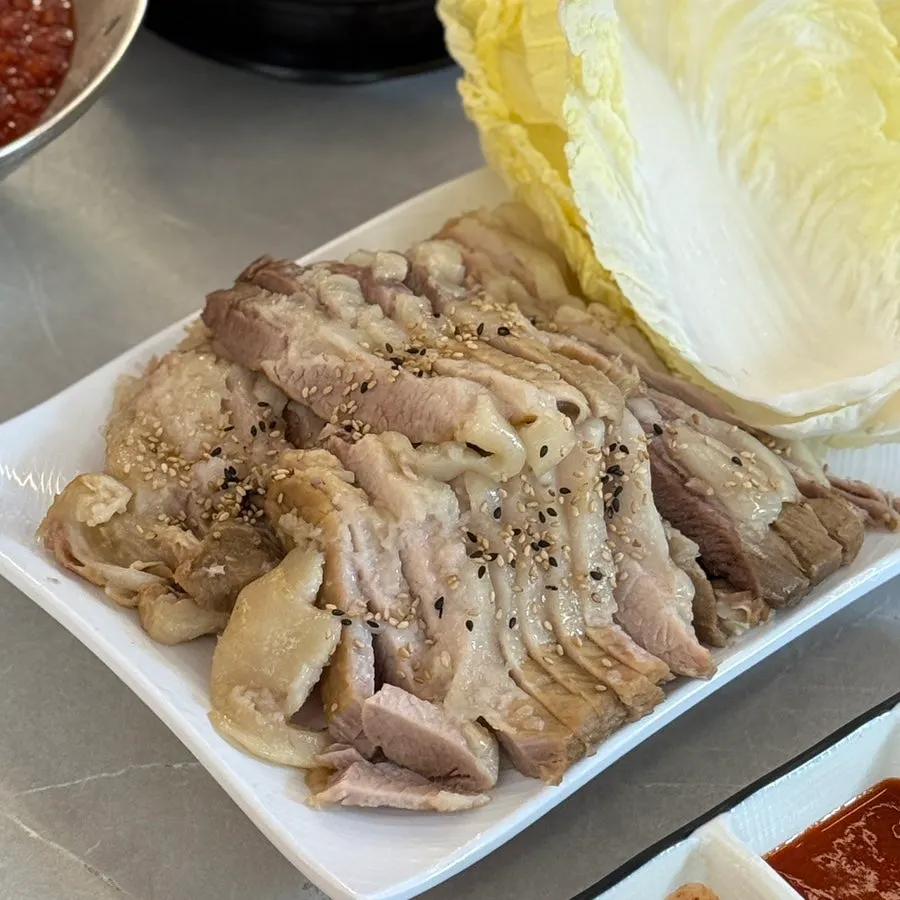 Moistly boiled bossam pork