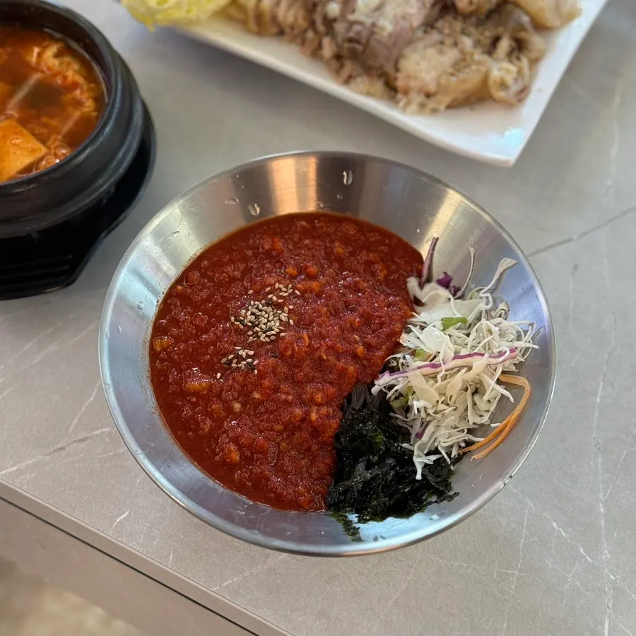 Sundubu-jjigae served with bossam