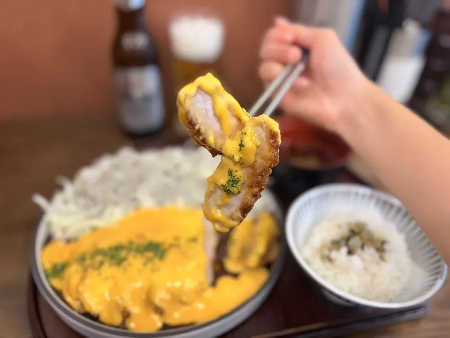 Generous cheddar sauce and tonkatsu