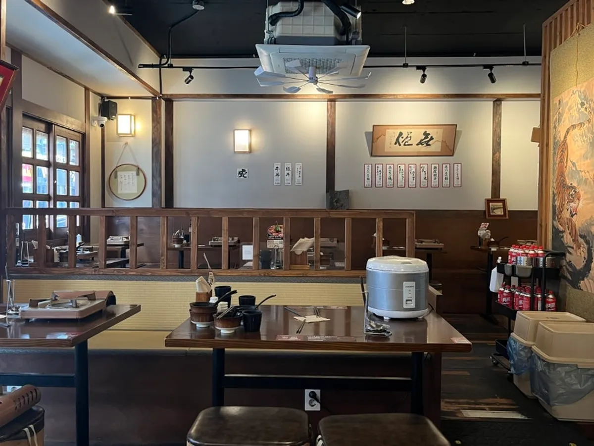 Interior seating area at Horanggul Bangi Branch