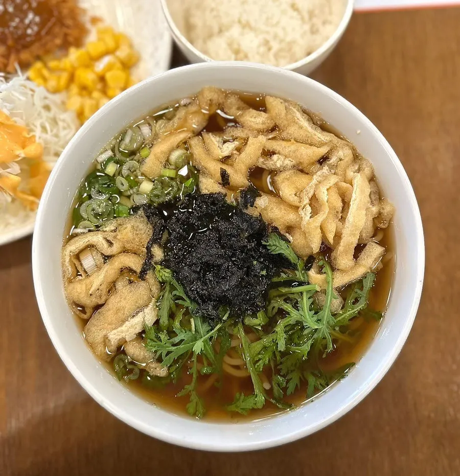 Well-seasoned gakgi udon broth