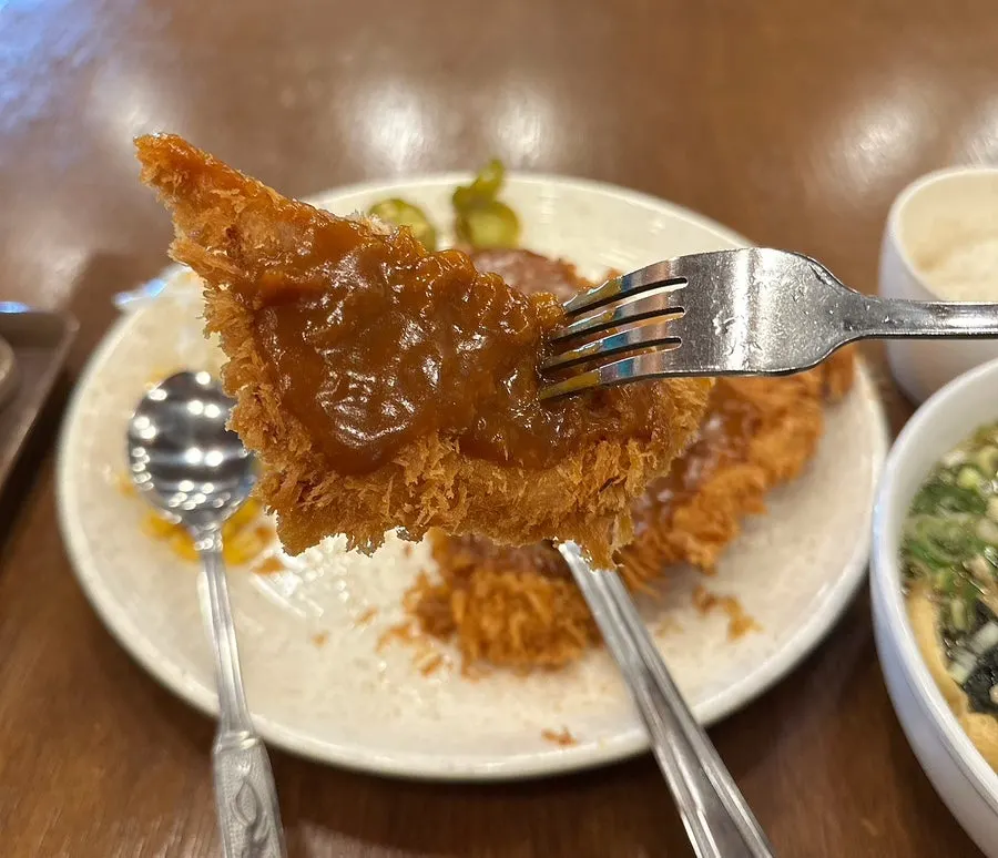 Old-style pork cutlet served with sauce