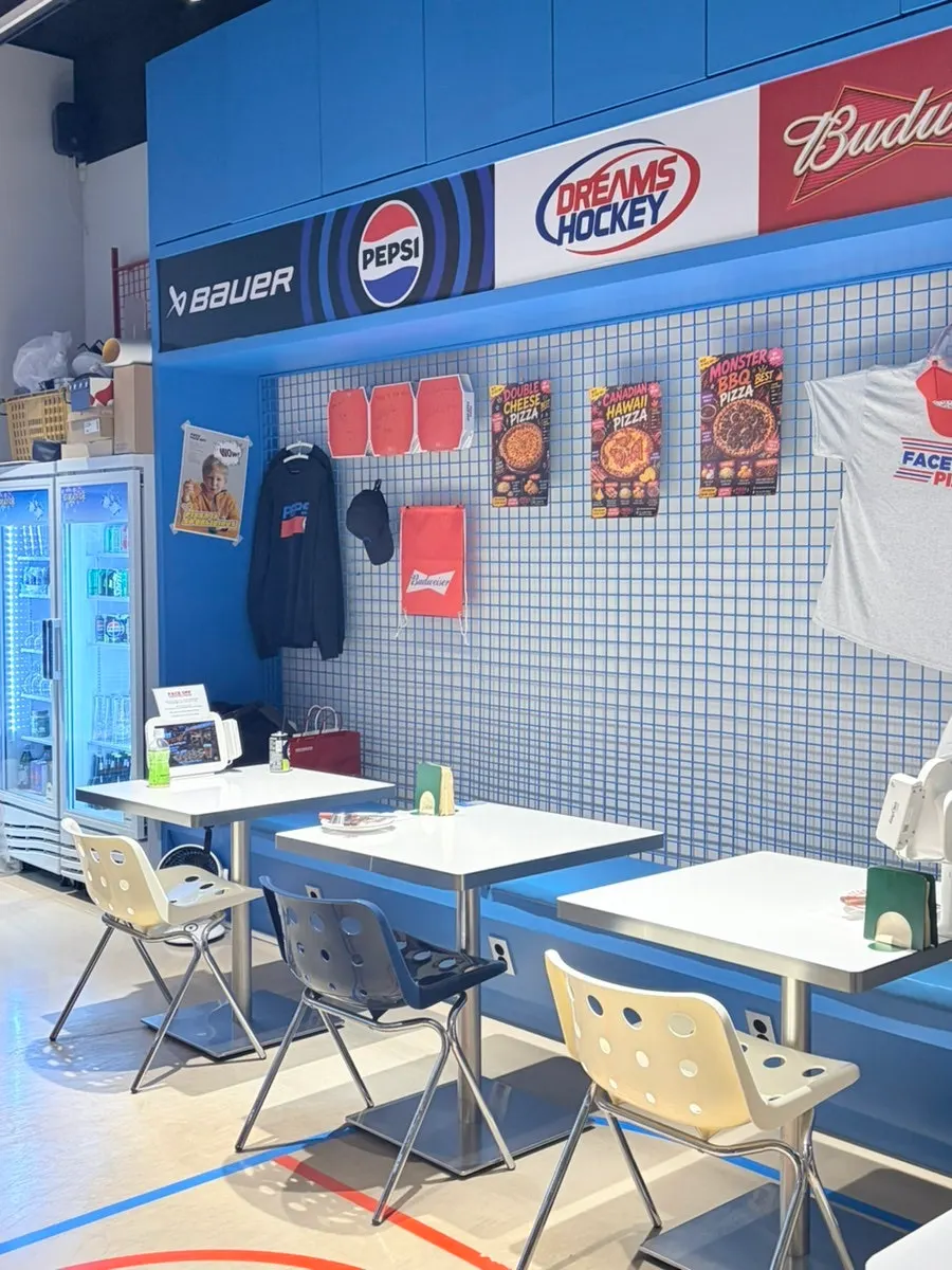 Pepsi-concept wall inside the restaurant