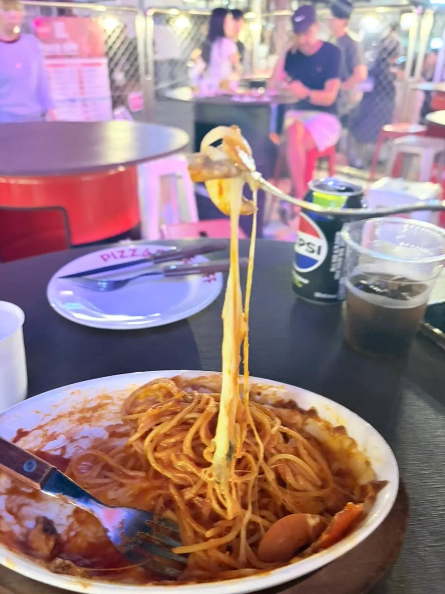 Thin noodles mixed with tomato sauce
