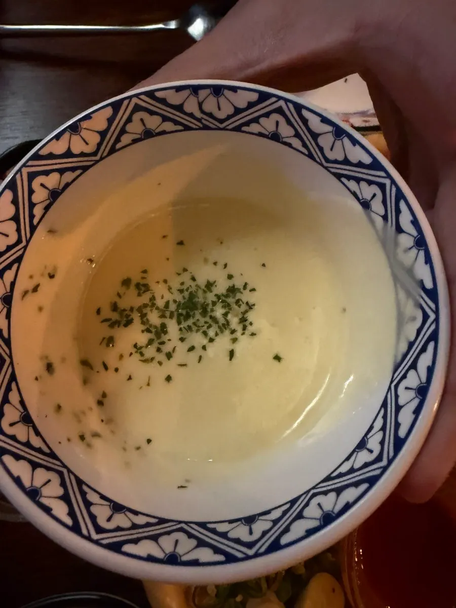 생새우회와 감자크림탕수육 상차림