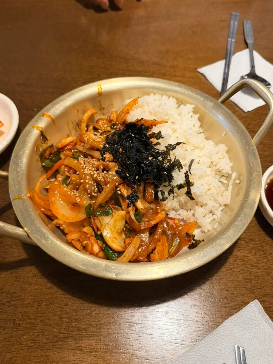 A bowl of smoky charcoal-grilled squid rice bowl