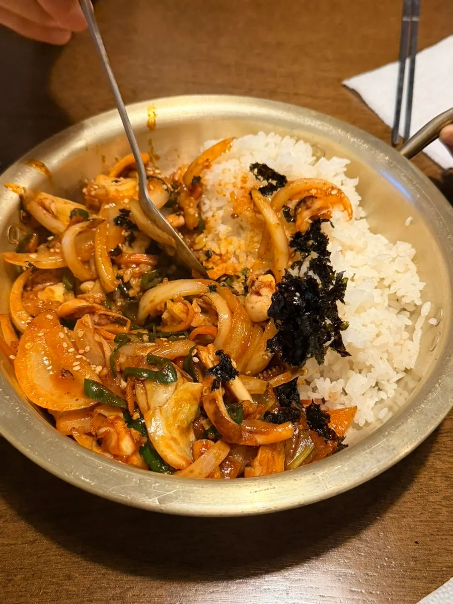 Charcoal-grilled squid rice bowl topped with seaweed flakes