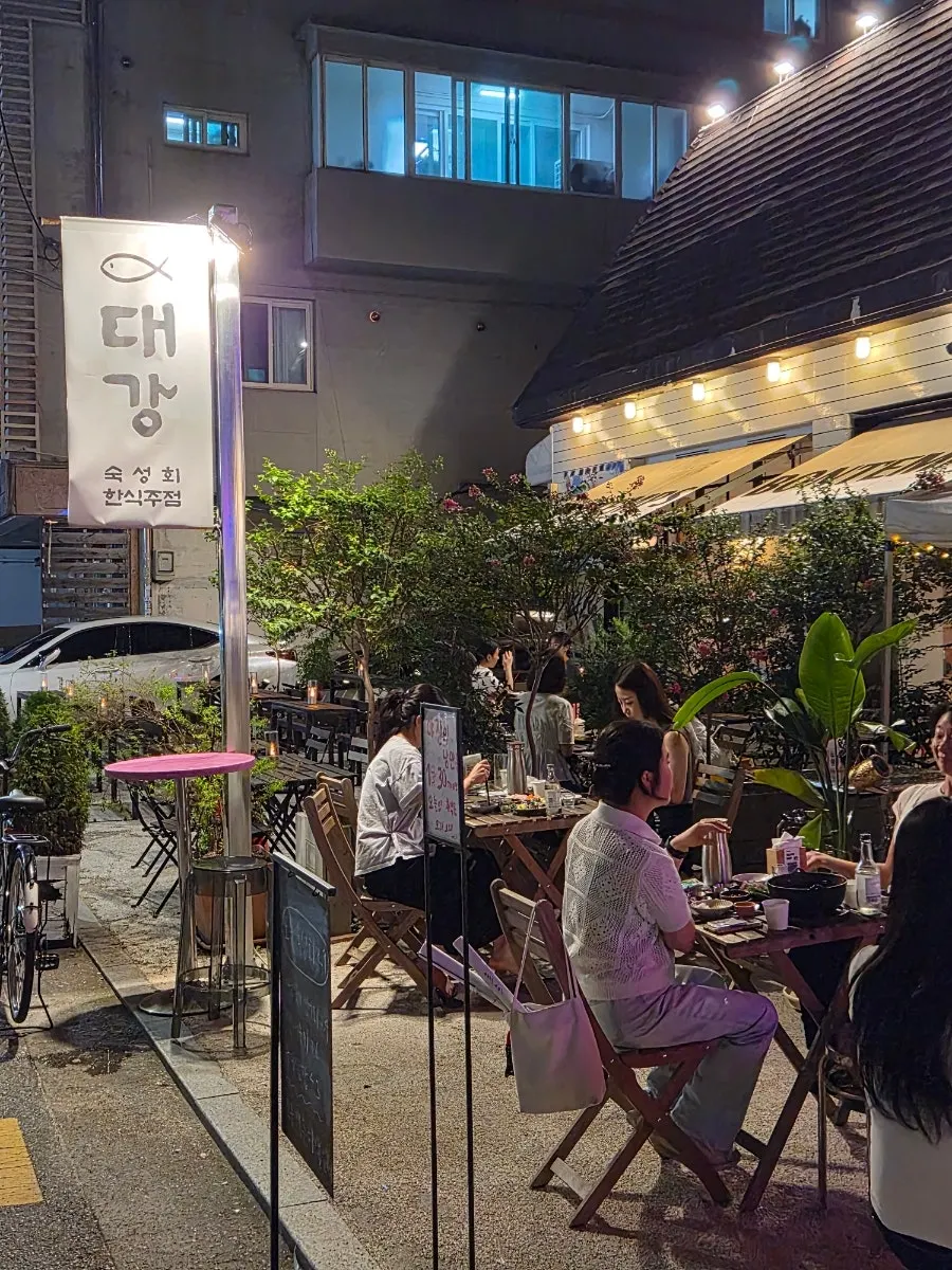 Visit to Daegang, an outdoor-style bar near Seokchon Station