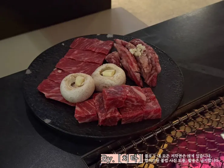 직원이 구워주는 숯불성화 첫 판 그릴링