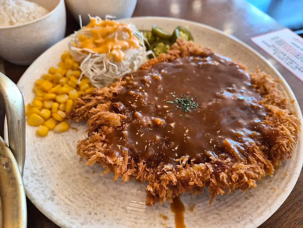 과일 맛 돈까스 소스와 옛날돈까스