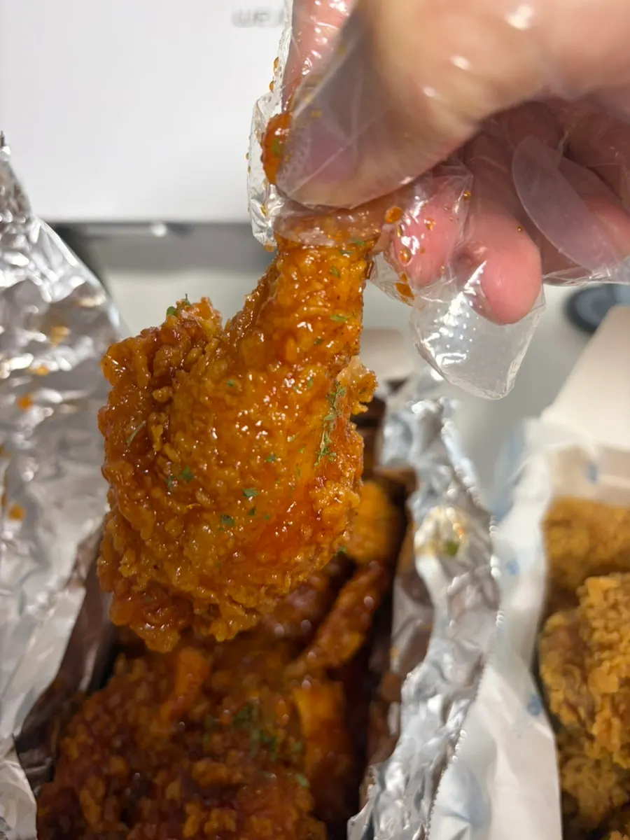 치킨무까지 차린 야식 상차림