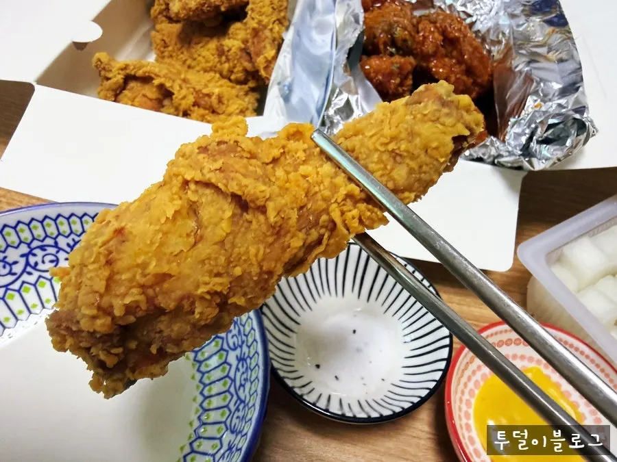 Fried chicken eaten with sauce
