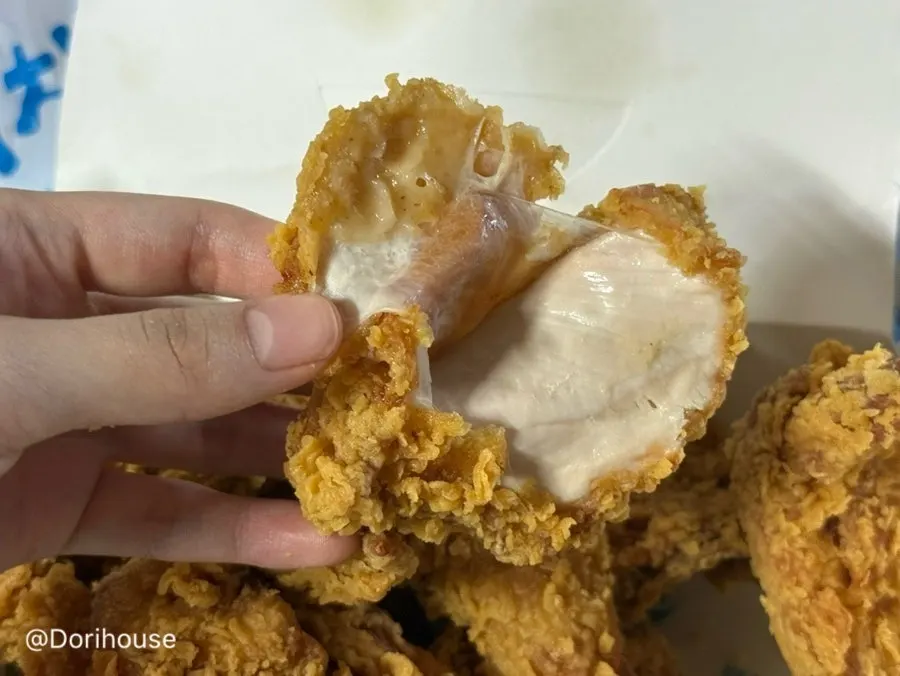 껍질을 벗긴 치킨 속살