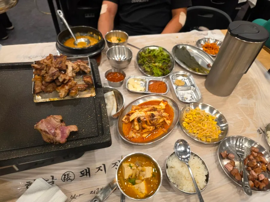 아이 동반 손님을 위한 아기 식기와 아기김 서비스