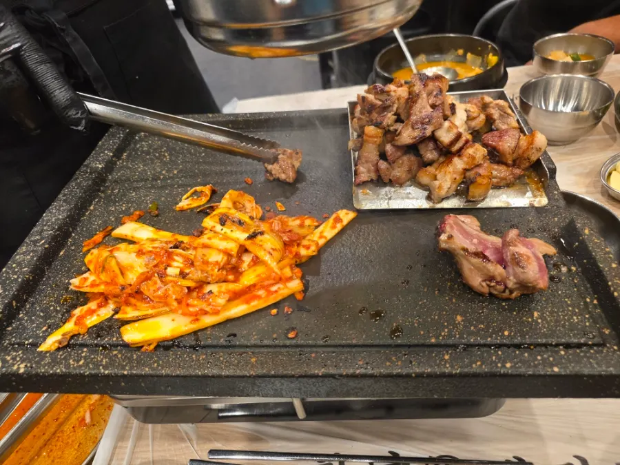 모둠한판 600g과 추가한 숙성오겹살 500g
