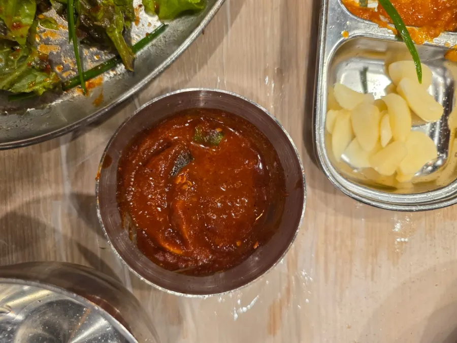 육즙이 살아 있는 숙성오겹살 단면