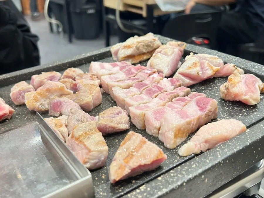하남돼지집 석계점 콩나물무침과 기본 찬