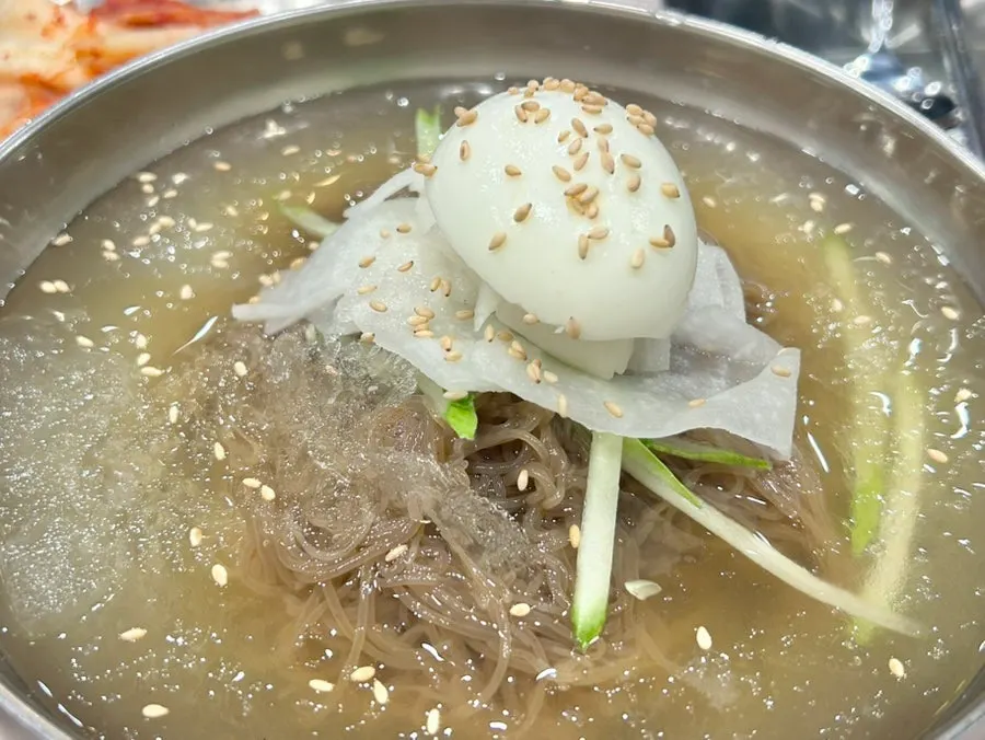 살얼음 동동 띄운 물냉면