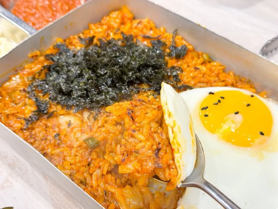 깔끔하게 비운 고깃집 테이블