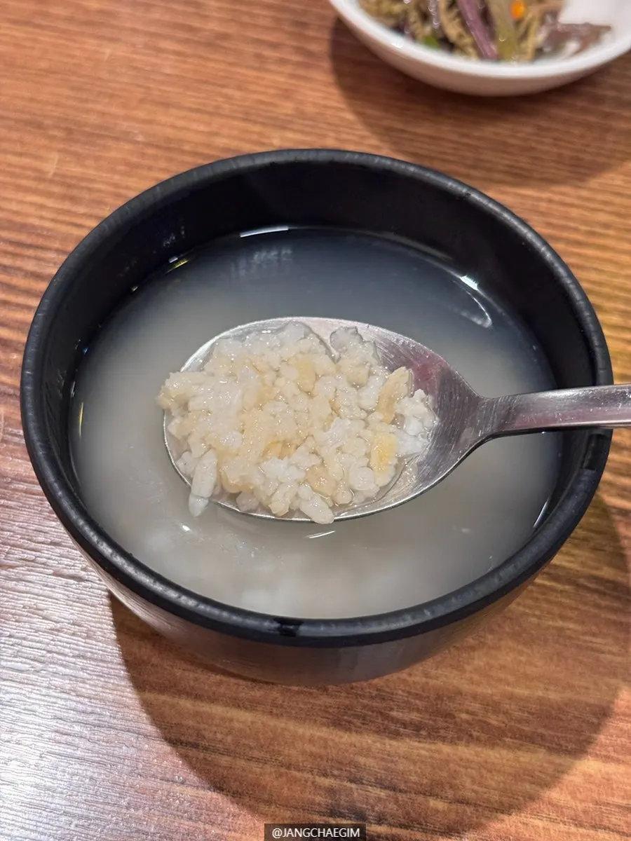 Warm nujeongi served before the meal